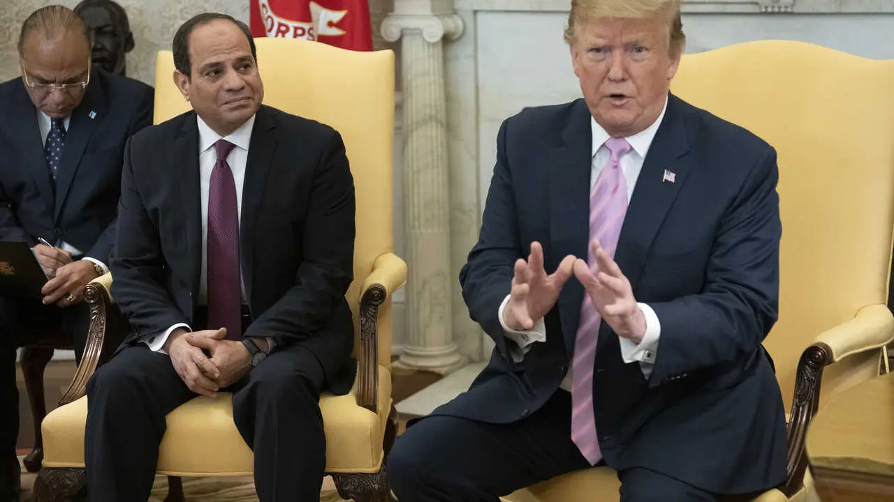 Archivo - El presidente de Estados Unidos, Donald Trump, con su hom&oacute;logo egipcio, Abdelfat&aacute; al Sisi