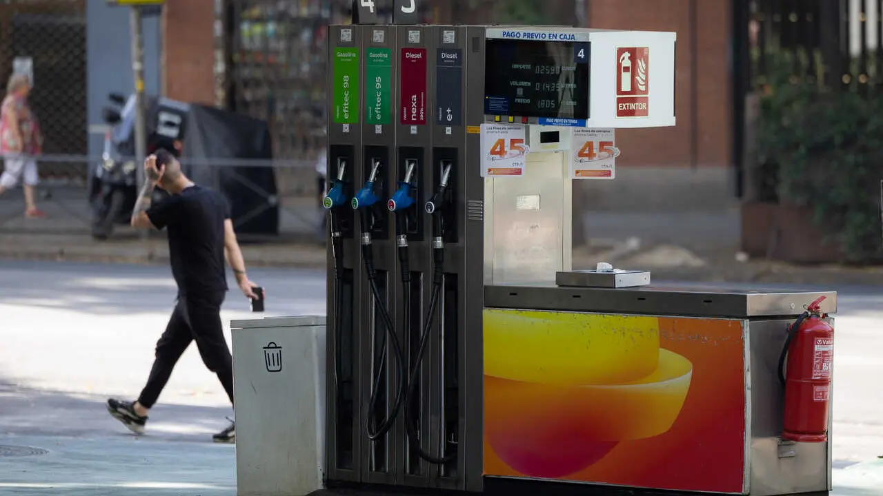 Surtidores de combustible en una gasolinera