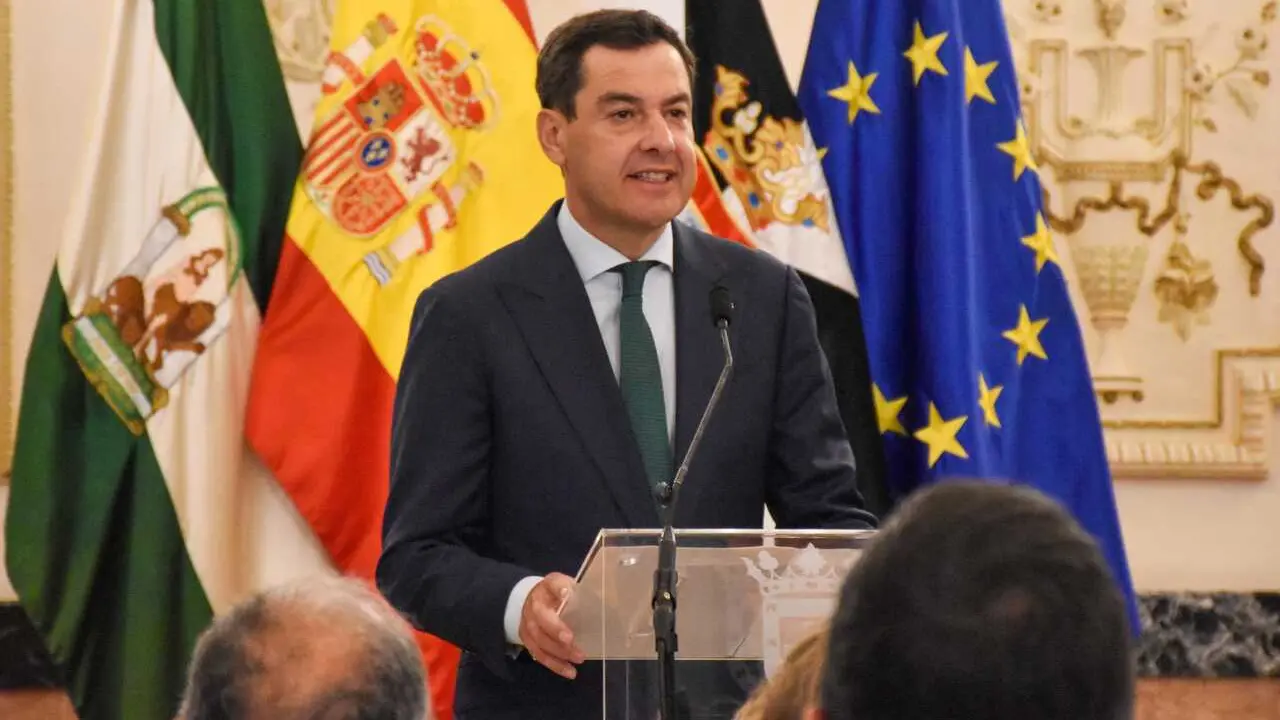 El presidente de la Junta de Andaluc&iacute;a, Juanma Moreno, en una foto de archivo en Ceuta.