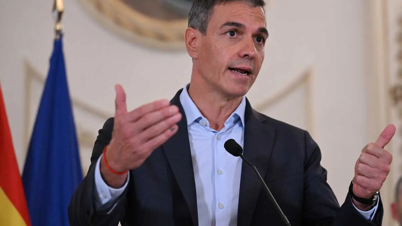 Archivo - El presidente del Gobierno, Pedro S&aacute;nchez, comparece ante los medios en la Asamblea de Ceuta, a 31 de julio de 2026, en Ceuta (Espa&ntilde;a).