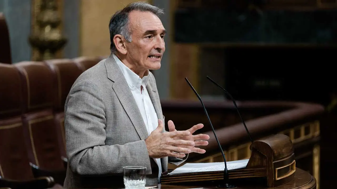 Archivo - El diputado de Sumar Enrique Santiago interviene durante una sesi&oacute;n plenaria extraordinaria, en el Congreso de los Diputados, a 14 de julio de 2026, en Madrid (Espa&ntilde;a).
