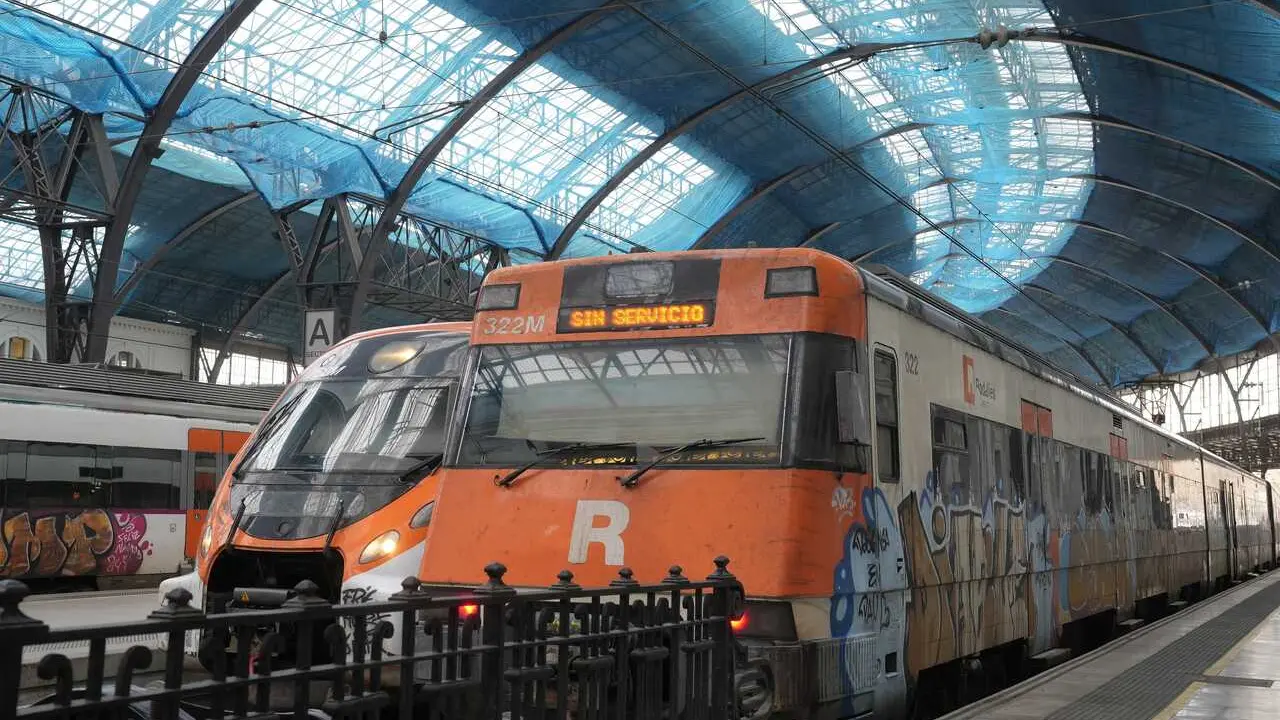 Archivo - Trenes sin servicio en la Estaci&oacute;n de Francia de Barcelona, a 21 de enero de 2026, en Barcelona, Catalunya (Espa&ntilde;a). Todas las l&iacute;neas de Rodalies en Catalu&ntilde;a est&aacute;n suspendidas tras el descarrilamiento de un tren de la l&iacute;nea R4 de Rodalies este m