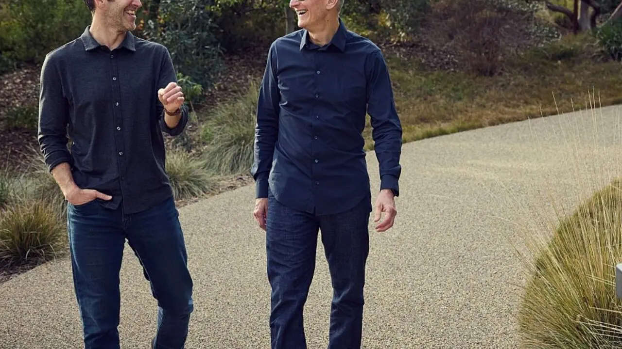 John Ternus junto a su predecesor Tim Cook. APPLE