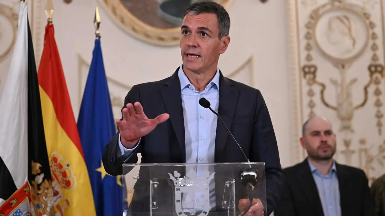 Archivo - El presidente del Gobierno, Pedro S&aacute;nchez,en su &uuml;ltima visita a Ceuta 