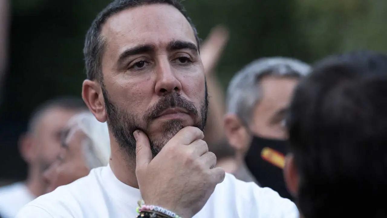 Archivo - El empresario V&iacute;ctor de Aldama durante una manifestaci&oacute;n ante la embajada de Marruecos en Madrid, a 2 de agosto de 2026, en Madrid (Espa&ntilde;a).