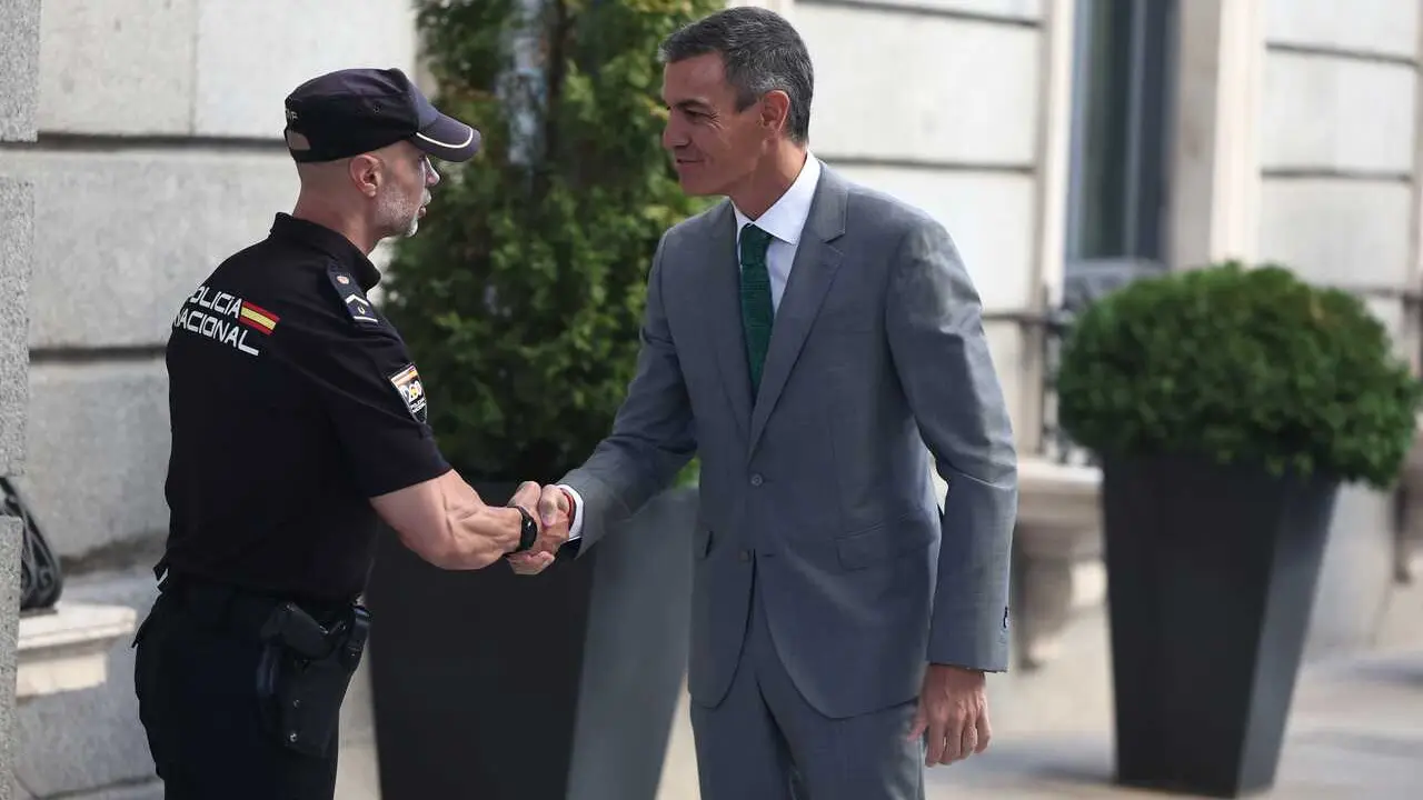 El presidente del Gobierno, Pedro S&aacute;nchez, a su llegada a una sesi&oacute;n plenaria en el Congreso de los Diputados, a 3 de septiembre de 2026, en Madrid (Espa&ntilde;a). 