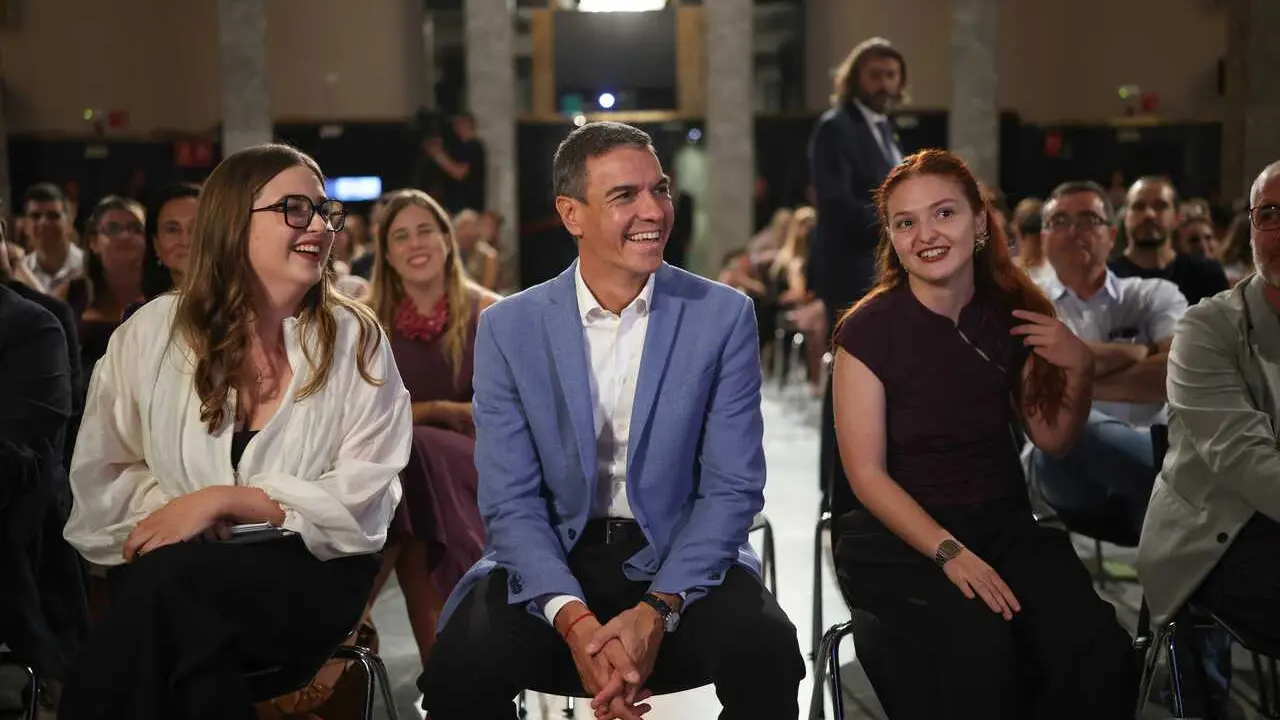 El presidente del Gobierno, Pedro S&aacute;nchez (c), durante la inauguraci&oacute;n de la XXVI Asamblea del Consejo de la Juventud de Espa&ntilde;a, a 4 de septiembre de 2026, en Madrid (Espa&ntilde;a). 