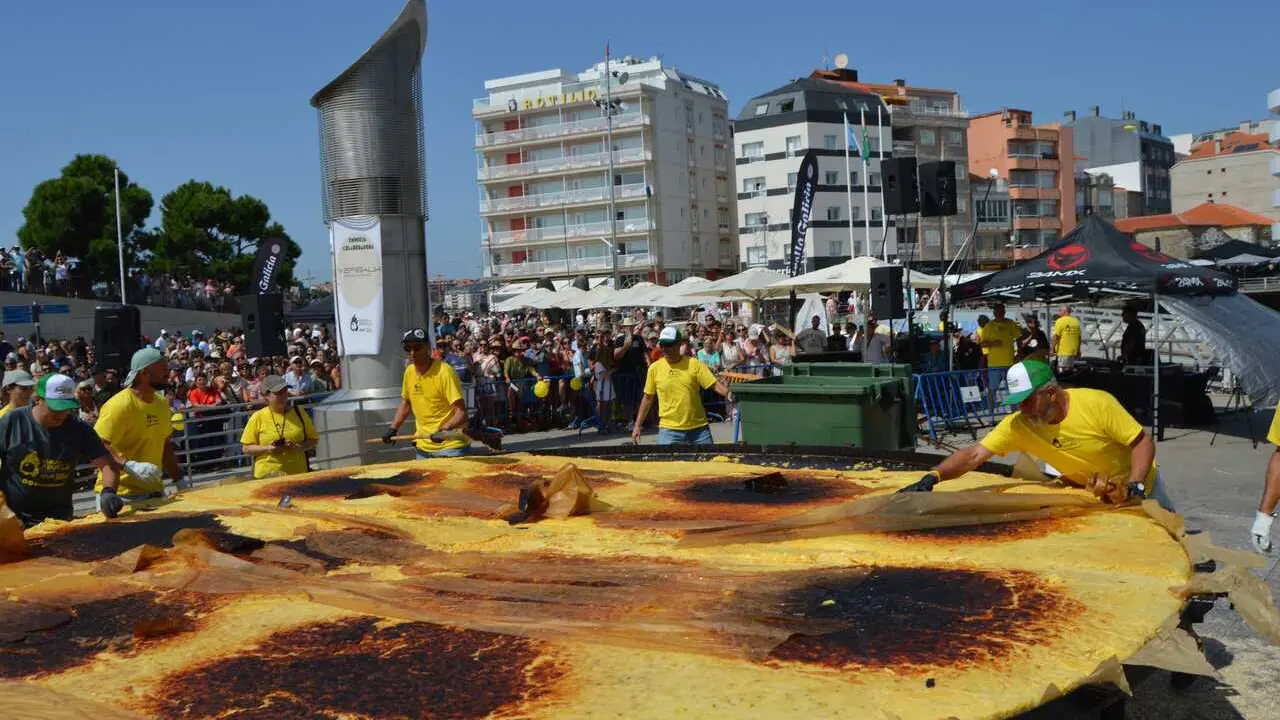 Elaboraci&oacute;n de la tortilla m&aacute;s grande del mundo