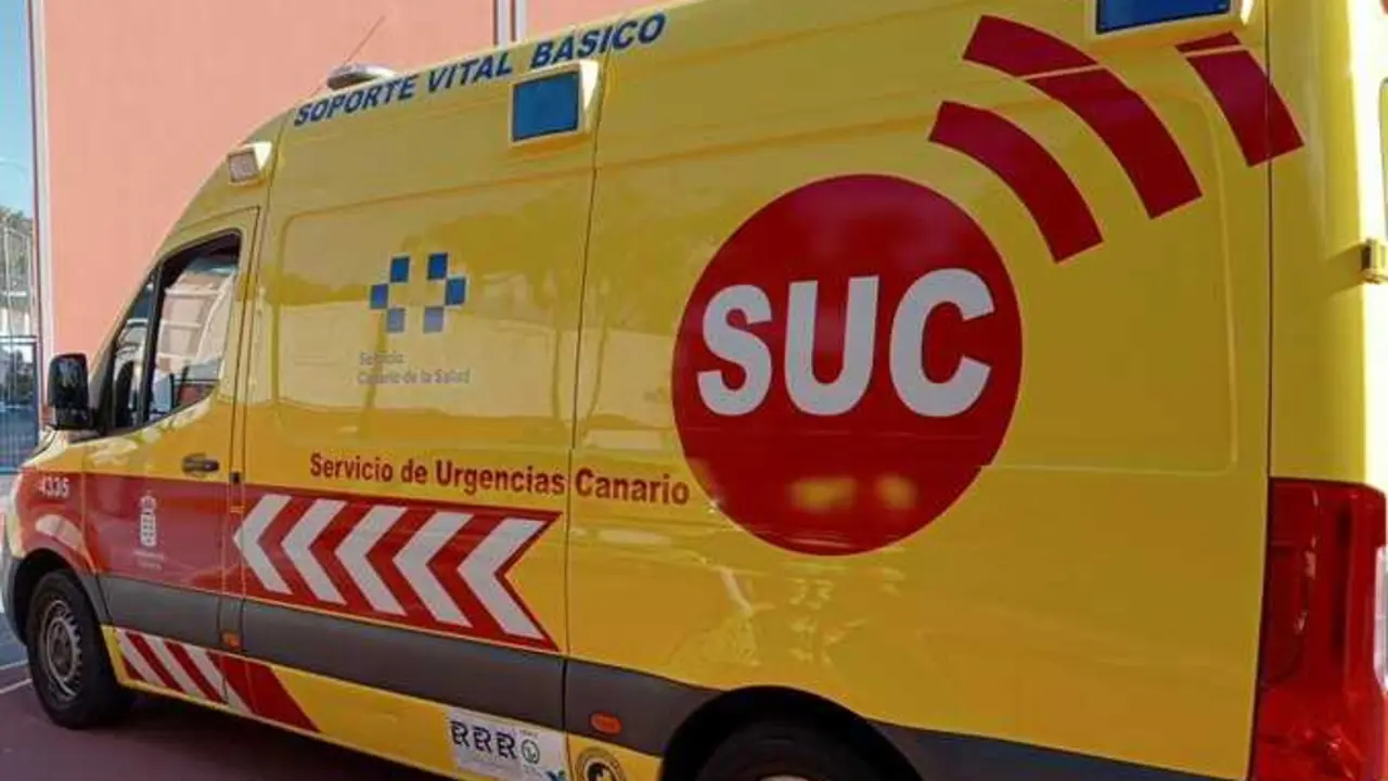 Archivo - Ambulancia del Servicio de Urgencias Canario (SUC)