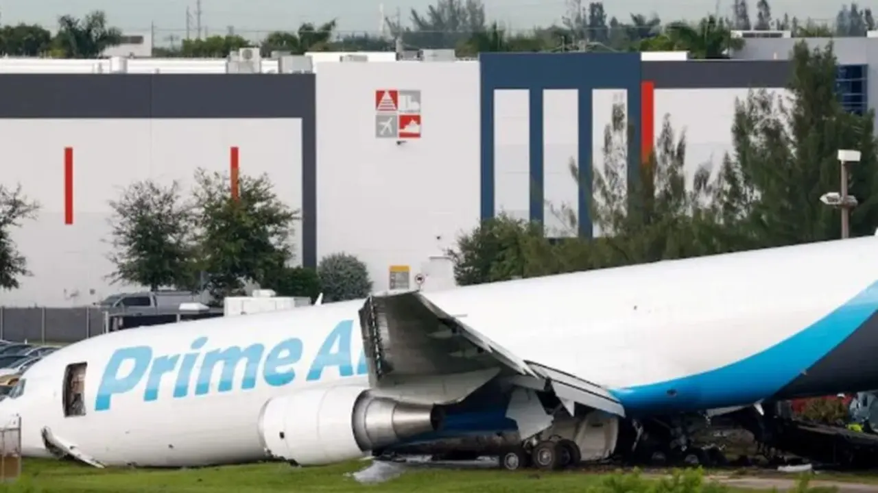 El avi&oacute;n de Amazon accidentado