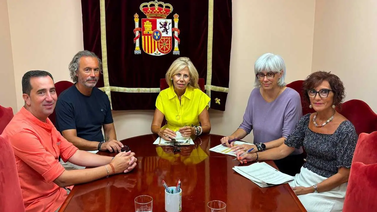 Reuni&oacute;n entre Subdelegaci&oacute;n del Gobierno en Huelva  y la Asociaci&oacute;n V&iacute;ctimas Descarrilamiento de Adamuz.