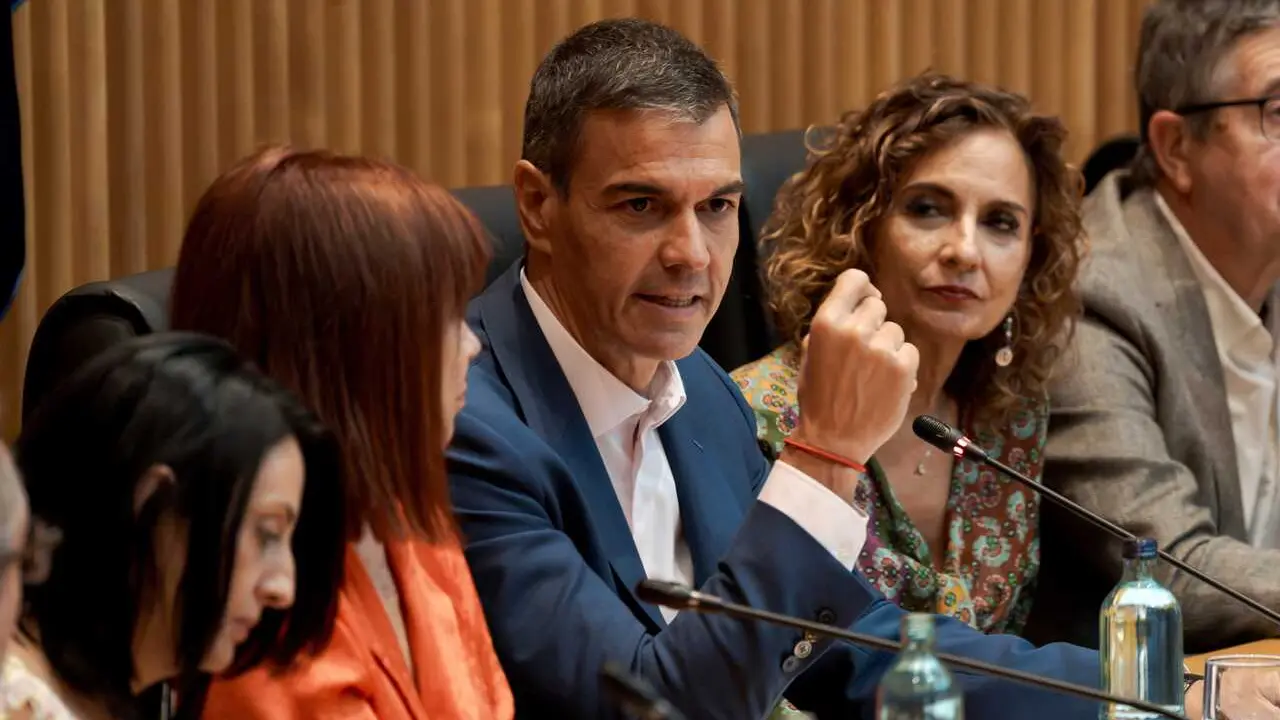 El presidente del Gobierno, Pedro S&aacute;nchez, re&uacute;ne hoy en el Congreso a sus diputados, senadores y europarlamentarios para abrir el nuevo curso pol&iacute;tico, que se inicia con la crisis en Ceuta como tel&oacute;n de fondo y que estar&aacute; marcado por la evoluci&oacute;n de la an