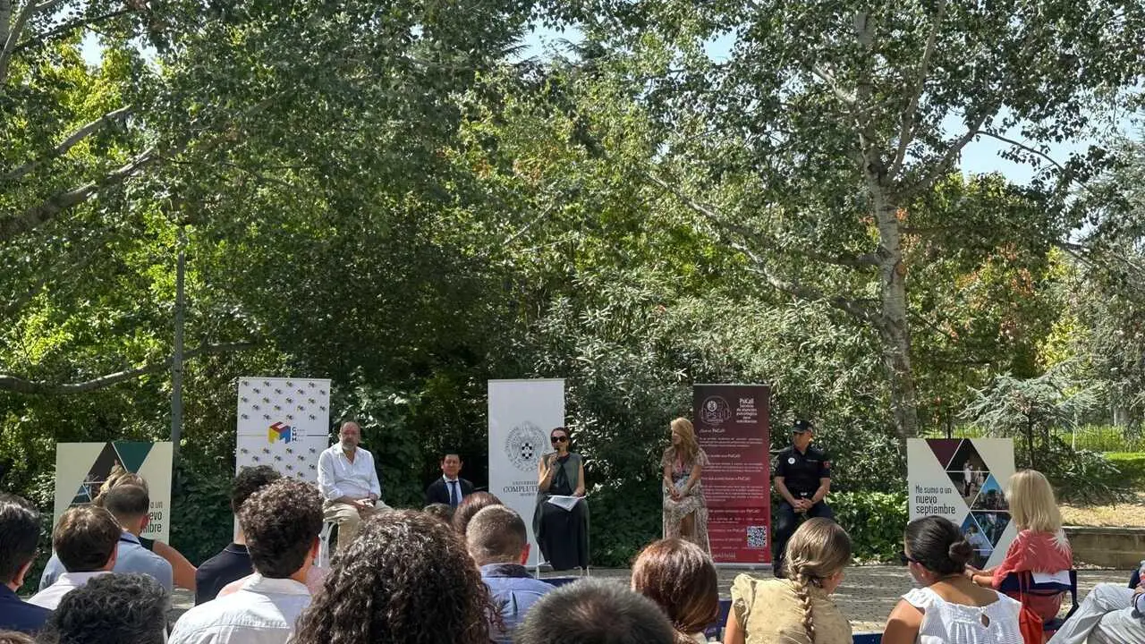 Acto contra las novatadas en el Jard&iacute;n Bot&aacute;nico de la Universidad Complutense de Madrid.