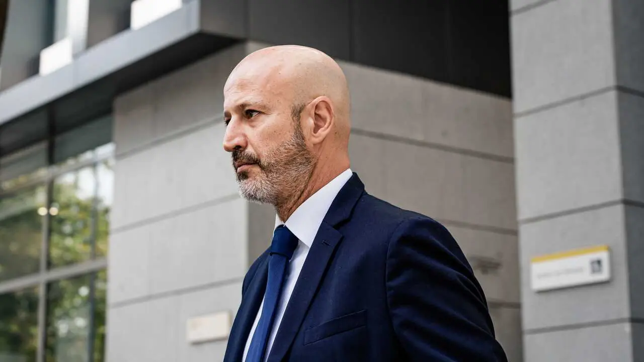 El exCEO de la aerol&iacute;nea Plus Ultra Roberto Roselli a su salida de la Audiencia Nacional, a 8 de septiembre de 2026, en Madrid (Espa&ntilde;a). 