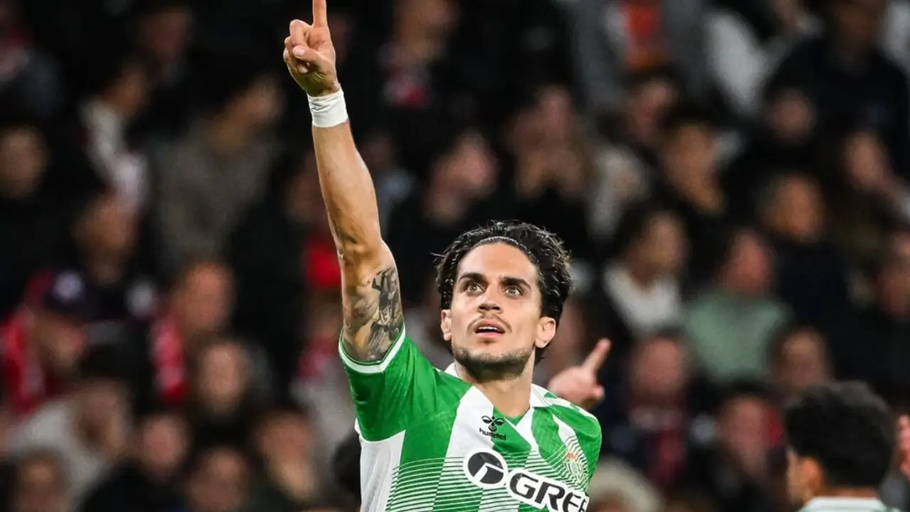 Marc Bartra celebrando uno de sus dos goles ante el Lille