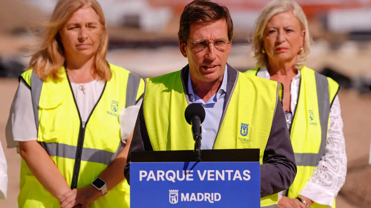 El alcalde de Madrid, Jos&eacute; Luis Mart&iacute;nez-Almeida, en su visita al Parque Ventas