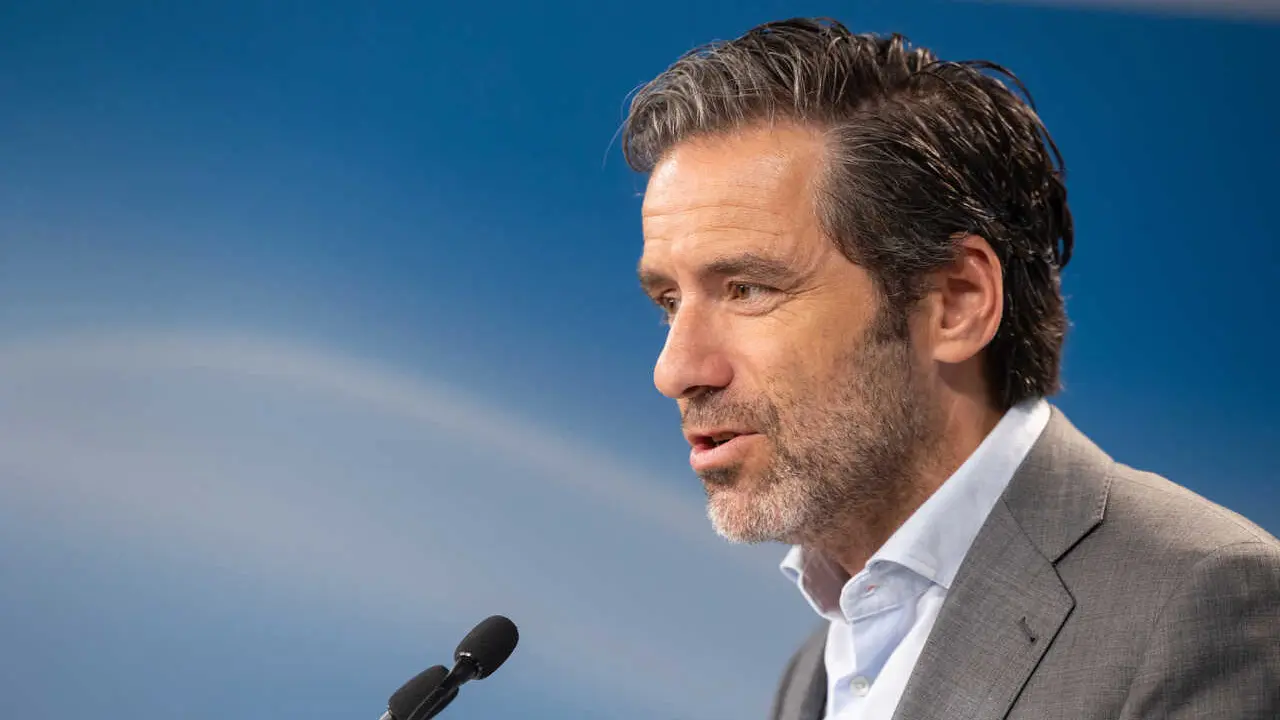 El portavoz y vicesecretario de Cultura y Deporte del Partido Popular, Borja S&eacute;mper, atiende a los medios tras la reuni&oacute;n del Comit&eacute; de Direcci&oacute;n del PP, a 7 de septiembre de 2026, en Madrid (Espa&ntilde;a). 