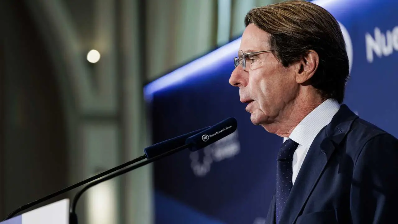 El expresidente del Gobierno Jos&eacute; Mar&iacute;a Aznar durante la presentaci&oacute;n de la encargada de negocios de Israel, Dana Erlich, en el Foro Nueva Econom&iacute;a