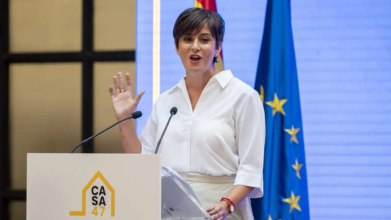 La ministra de Vivienda, Isabel Rodr&iacute;guez