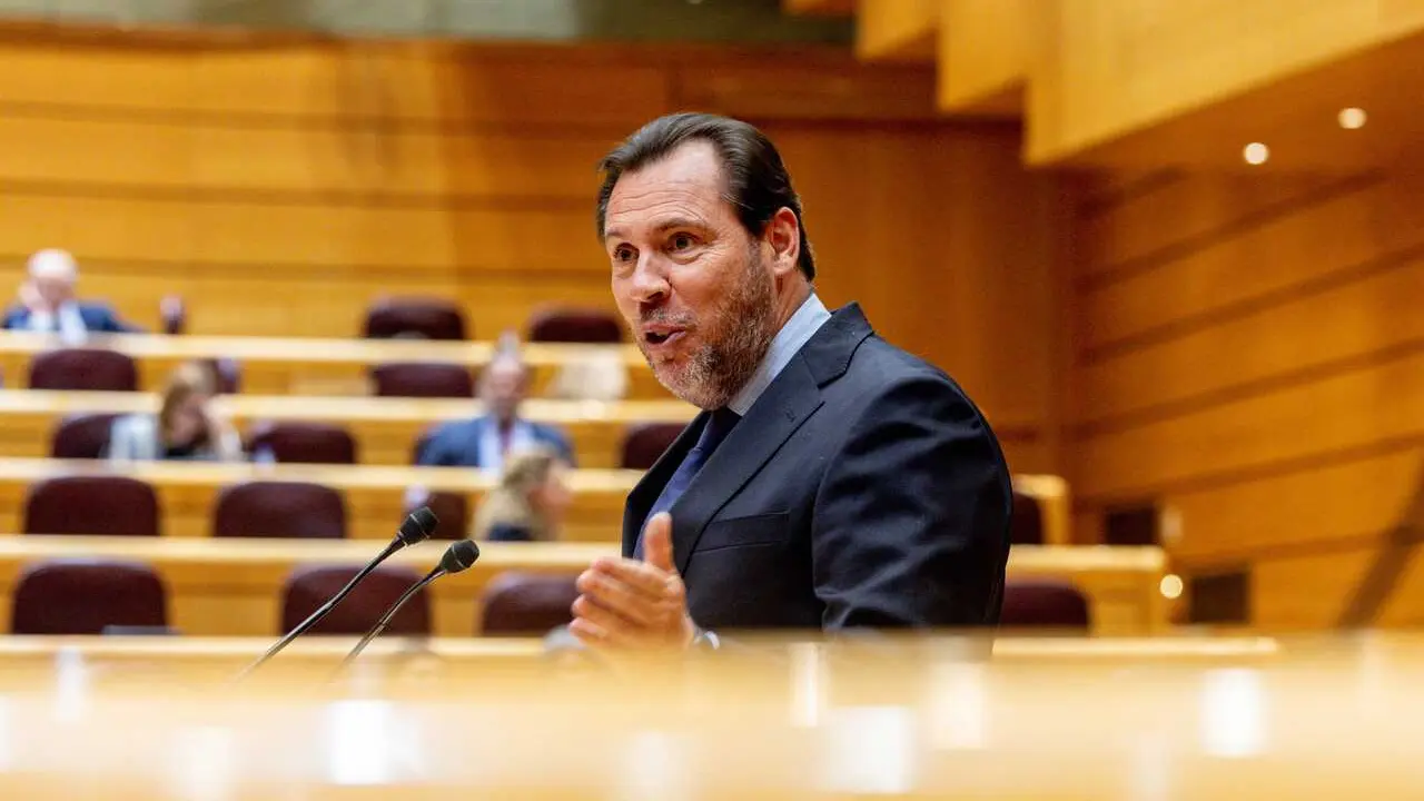 Archivo - El ministro de Transportes y Movilidad Sostenible, &Oacute;scar Puente, interviene durante una sesi&oacute;n de control al Gobierno, en el Senado, a 7 de abril de 2026, en Madrid (Espa&ntilde;a). Cuerpo se estrena hoy como vicepresidente en la sesi&oacute;n de control al G