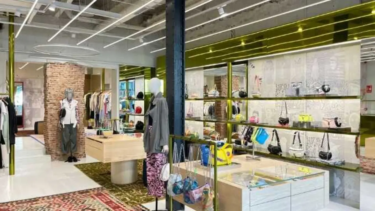 Imagen del interior de una tienda de Bimba y Lola.