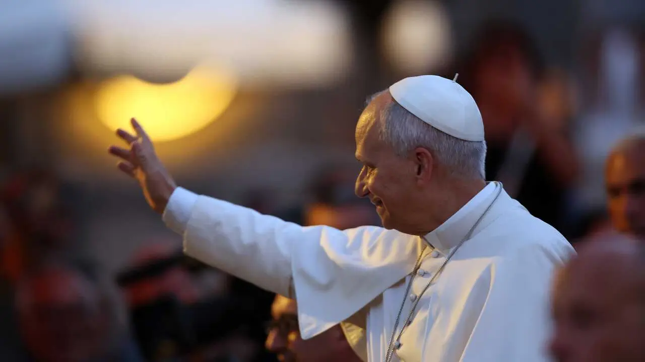 07 September 2026, Italy, Genazzano: Pope Leo XIV waves to the crowd after leading a mass to celebrate the Nativity of the Blessed Virgin Mary at Basilica of Our Lady of Good Counsel, in Genazzano. Photo: Marco Iacobucci/IPA via ZUMA Press/dpa.