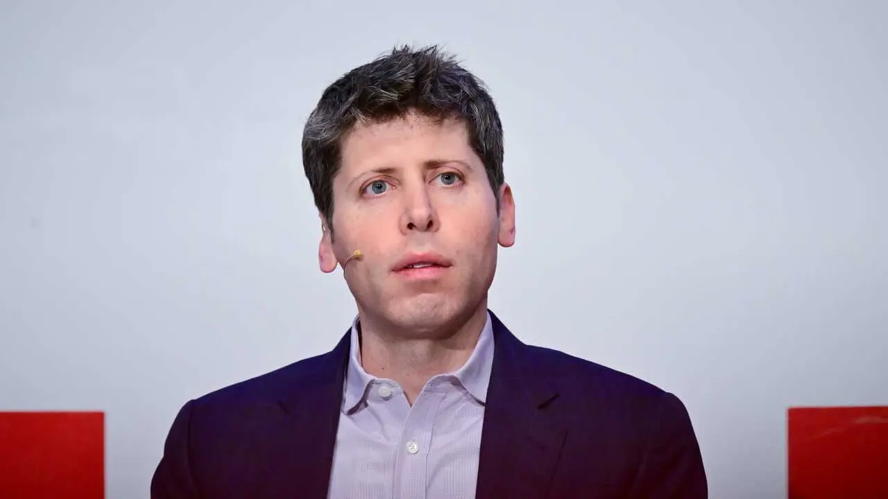 Archivo - Sam Altman, cofundador y CEO de OpenAI, en un panel sobre el futuro de la inteligencia artificial en Berl&iacute;n.
