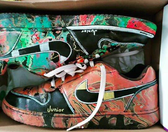 En Instagram: @kickspelbarri