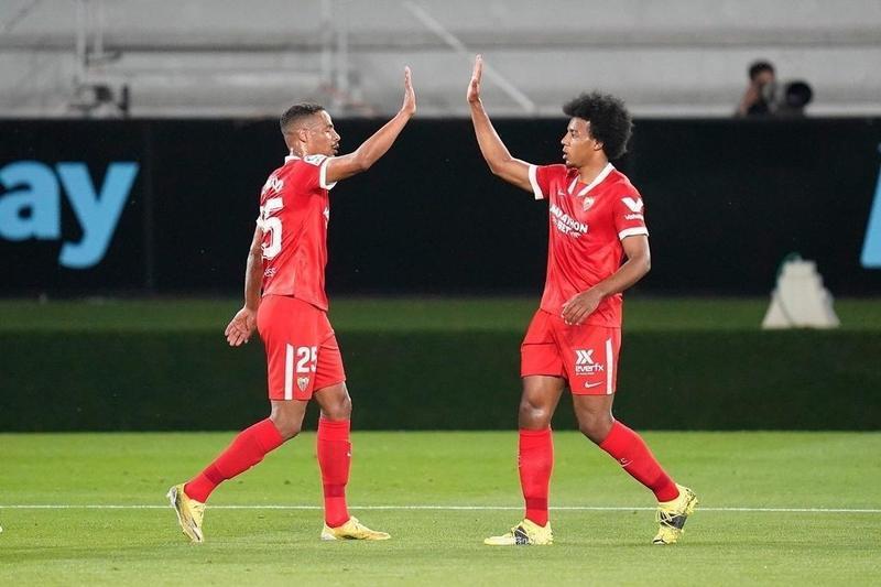 Dos de los autores de dos goles del Sevilla.