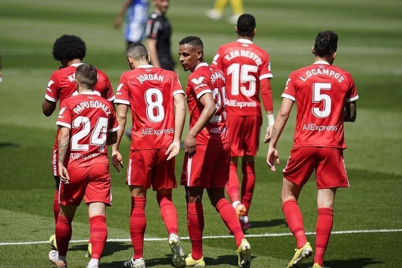 Celebración de los jugadores gol En-Nesiry.