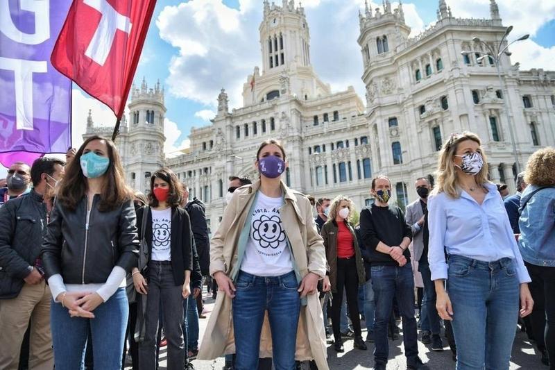 Ione Belarra con Irene Montero y Yolanda Díaz.