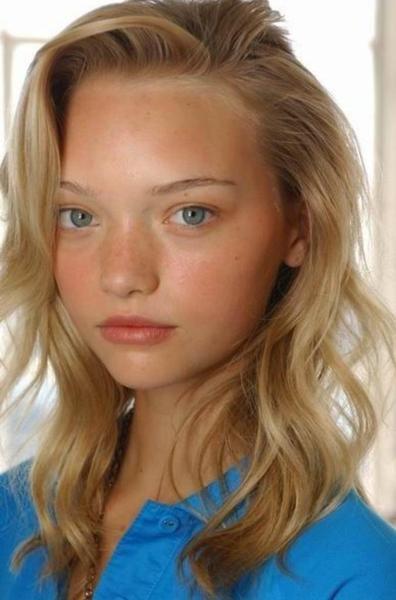 Modelo rubia con ojos azules. Twitter