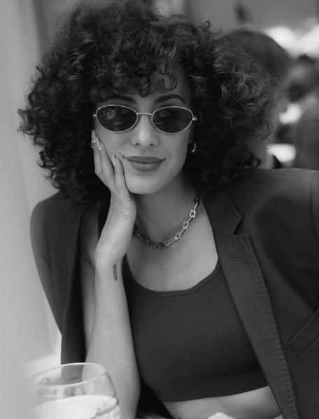 Pitty Bernad. Curly girl. Instagram