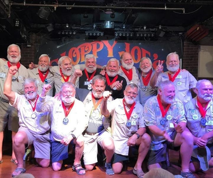 Fotografía del concurso de imitaciones del escritor Ernest Hemingway en el bar Sloppy Joe’s, Key West, Florida - Twitter - @SloppyJoesBarKW