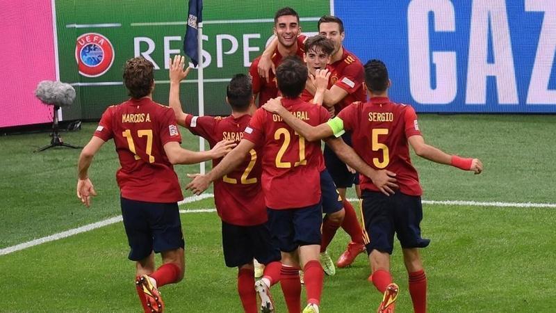 La Selección española celebrando un tanto ante Italia