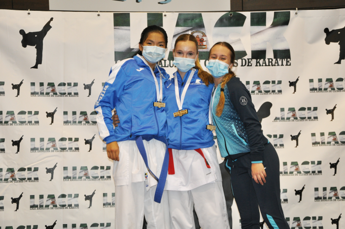 Blanca y Ángela en el podium