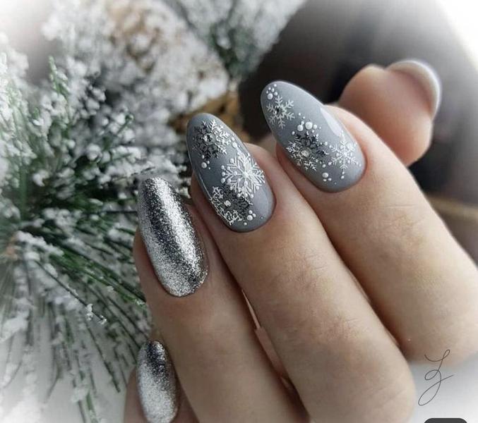 Grey Skies full of snow ❄️✨