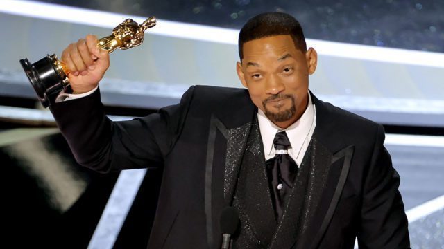 Will Smith emocionado recibiendo el Oscar a Mejor Actor Principal