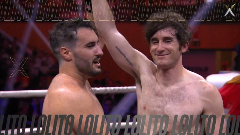 Lolito levantando la mano de Luzu, que se retiro por lesión