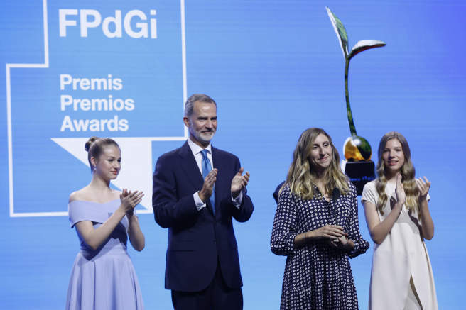 La ingeniera Elisenda bou Balust, junto al Rey y las infantas en los Premios Princesa de Girona 2022