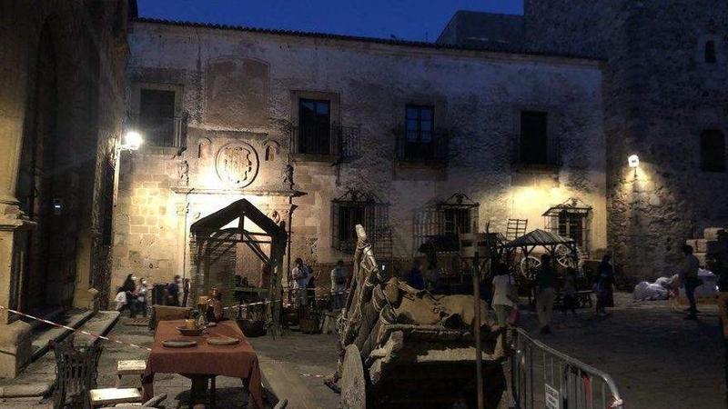 La Plaza de Santa María de Cáceres en el rodaje de La Casa del Dragón