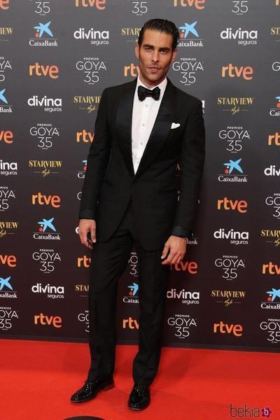 156045_jon-kortajarena-alfombra-roja-goya-2021