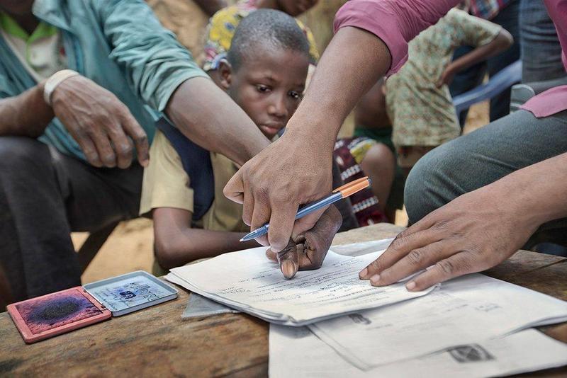 6-ninos-esclavos-la-puerta-de-atras-_ana-palacios