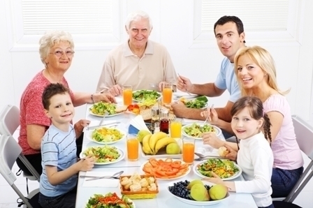 Extended family eating healthy dinner together.